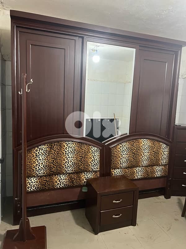 غرفة نوم تختين خشب زان ولاتي شبه جديدة 9