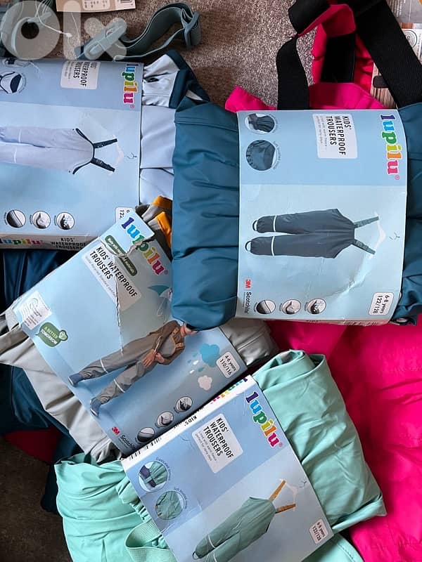 ORIGINAL L A P I L U RAIN new in tag-from 3-8 yrs 9