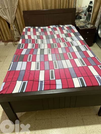 تخت مفرد ونص مع كومود وشوفنير