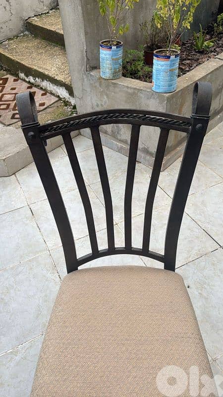 طاولة و ٤ كراسي فيرفورجه 3