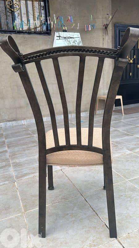 طاولة و ٤ كراسي فيرفورجه 4