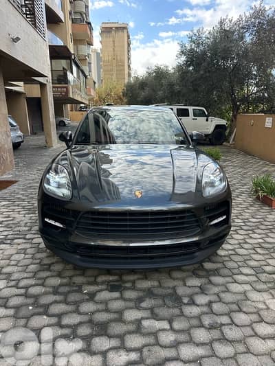 Porsche Macan S 2019 gray on red (clean carfax)