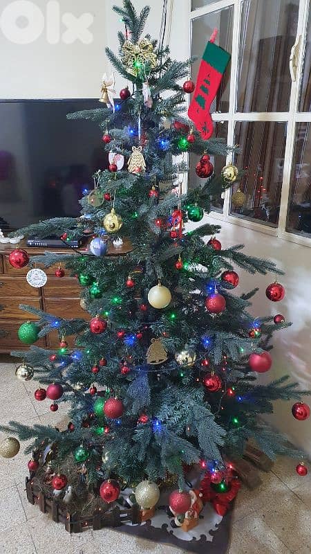 شجرة  الميلاد  مع  زينة  وأغراض ميلاد (بداعي السفر ) بيروت  ٠٣٧٢٣٨٩٥ 3