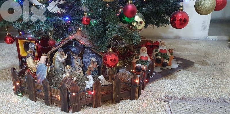 شجرة  الميلاد  مع  زينة  وأغراض ميلاد (بداعي السفر ) بيروت  ٠٣٧٢٣٨٩٥ 4