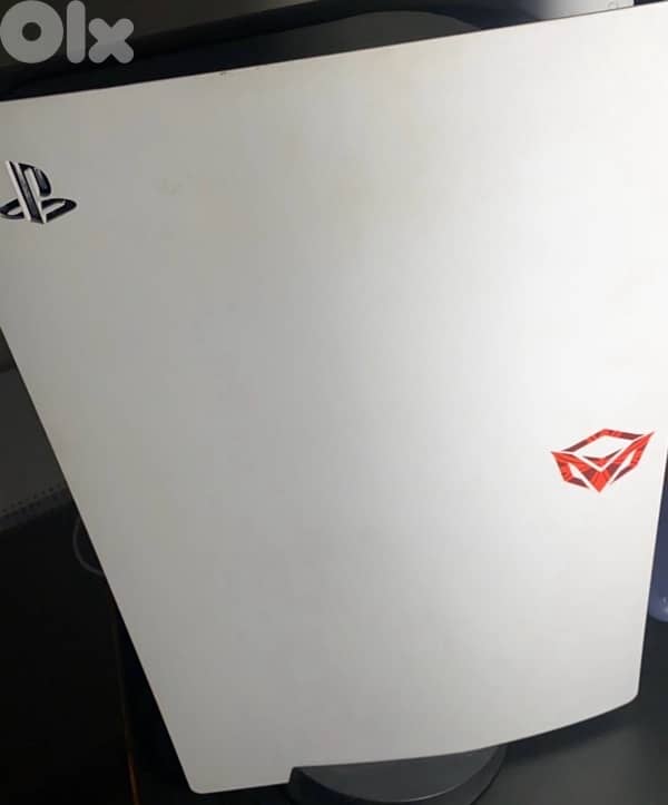 ps5 +2 controllers +2cds ps4!! 1