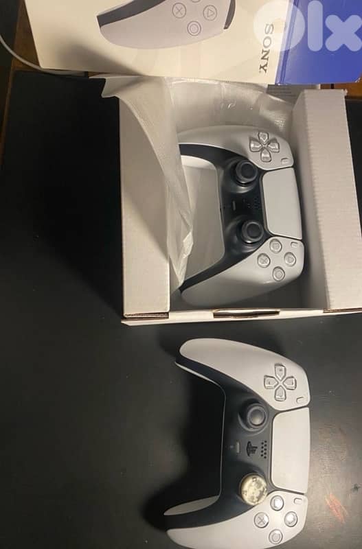 ps5 +2 controllers +2cds ps4!! 2