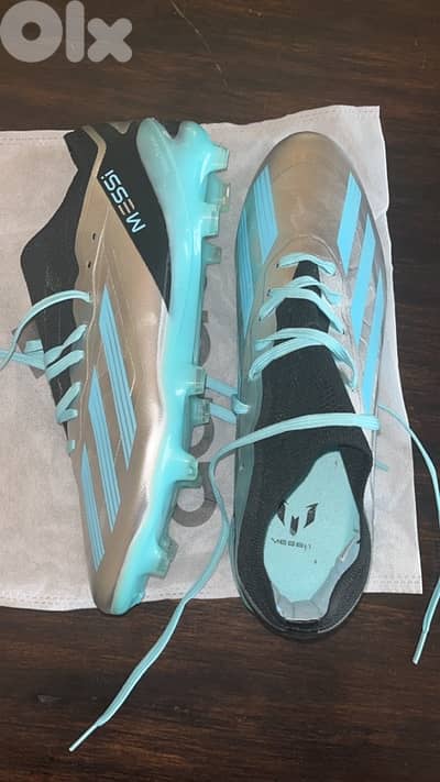 100% Original - Open box football cleats - Need gone