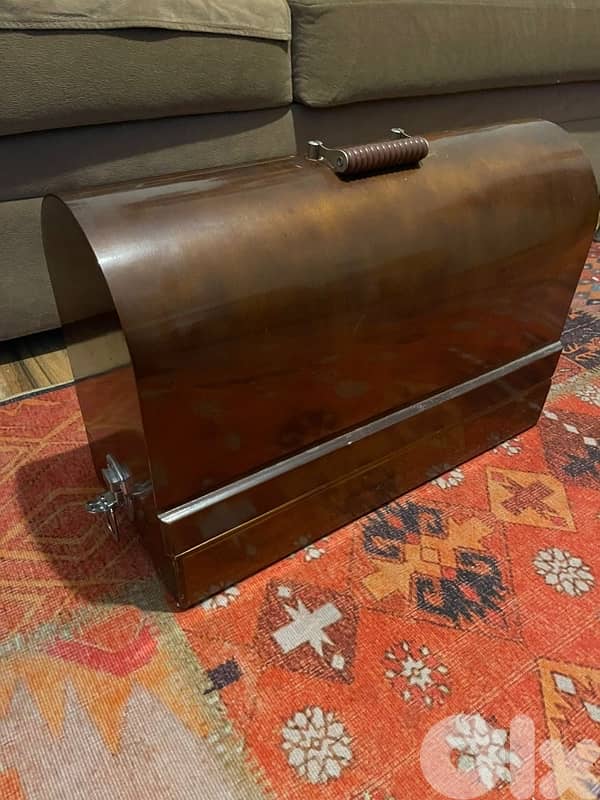 مكنة خياطة Mercedes 1