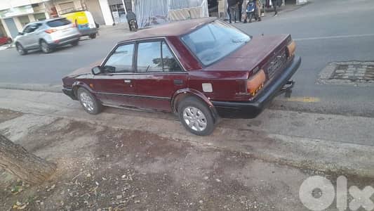 نيسان بلو بيرد 1990