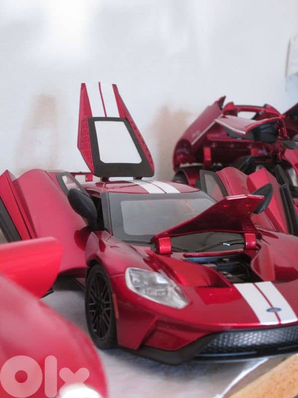 6 diecast cars 1:24 . . ٦ سيارات موديل 4