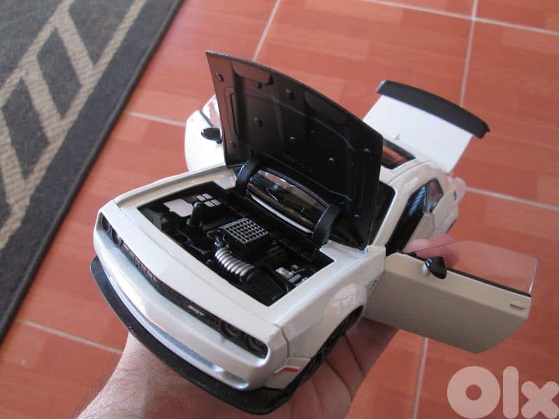 6 diecast cars 1:24 . . ٦ سيارات موديل 8