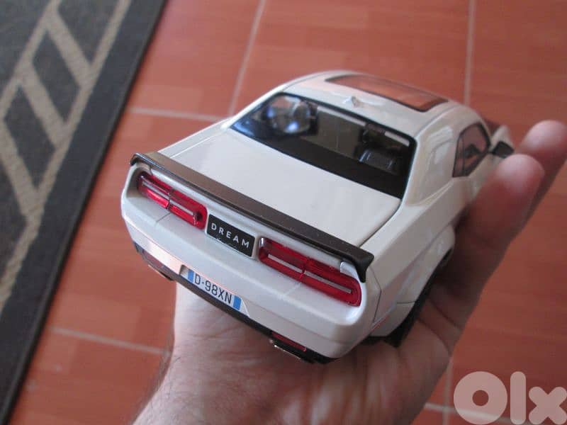 6 diecast cars 1:24 . . ٦ سيارات موديل 9