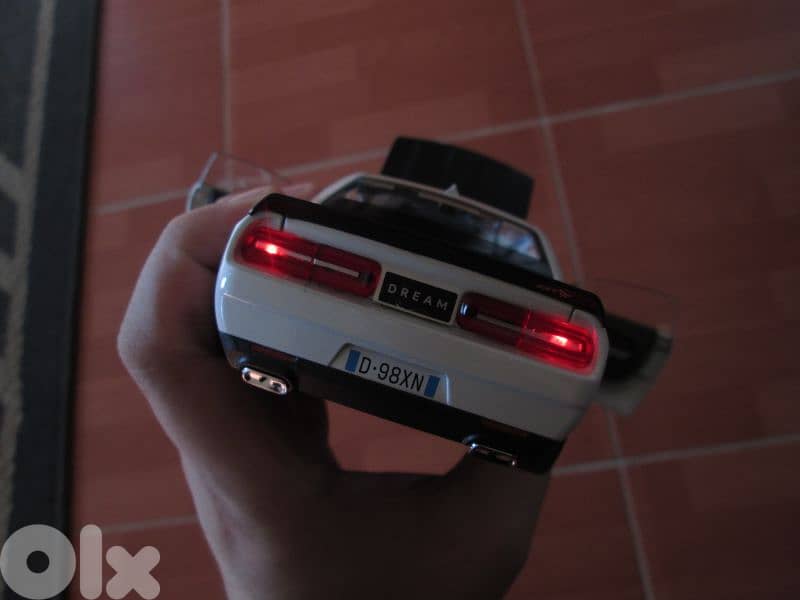 6 diecast cars 1:24 . . ٦ سيارات موديل 11