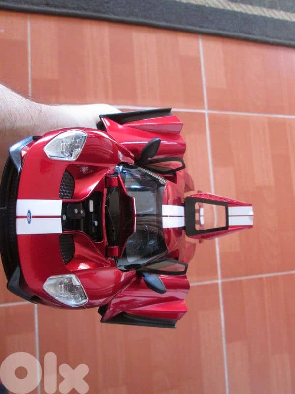 6 diecast cars 1:24 . . ٦ سيارات موديل 12