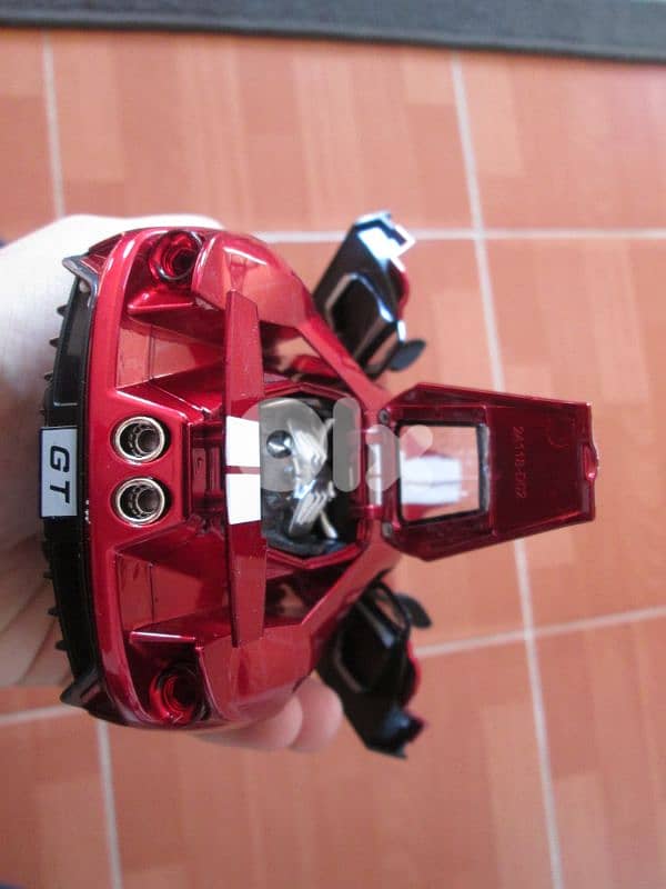 6 diecast cars 1:24 . . ٦ سيارات موديل 13