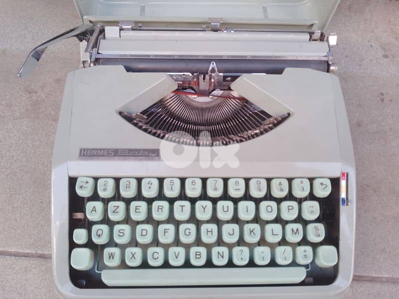 VINTAGE DACTYLO HERMES 1