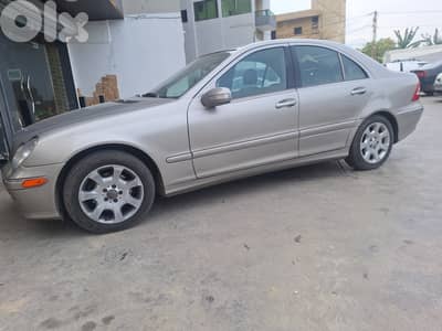 مرسيدس بنز سي-كلاس 2005