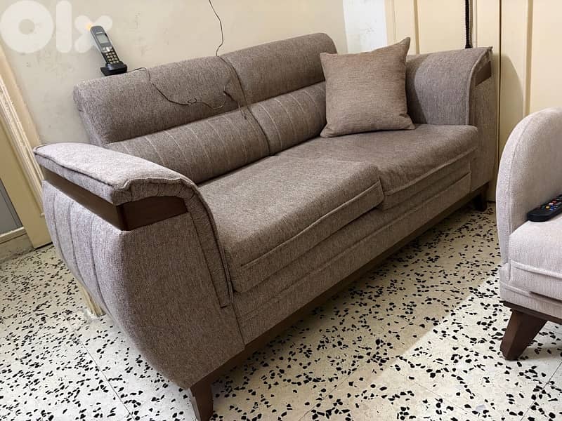 1200$ طقمين صالون للبيع جديد مستعمل ٣ ايام 5