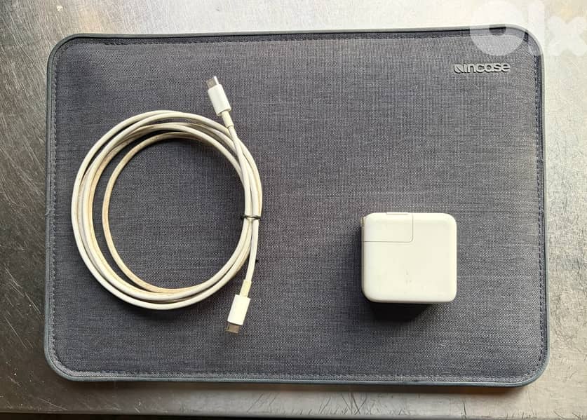 MacBook Air 13" / 16GB / 1TB SSD / LIKE NEW 1