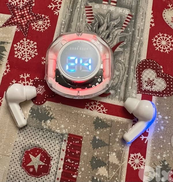 IPHONE 17 PRO MAX WITH NEW EARPHONES 5