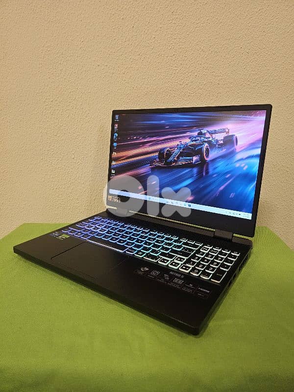 in box acer nitro 5 used 77hrs corr i7 12th Gen 5