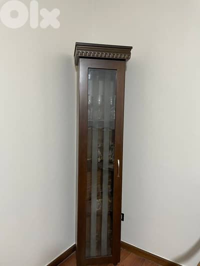 خزانة زجاج عدد ٢