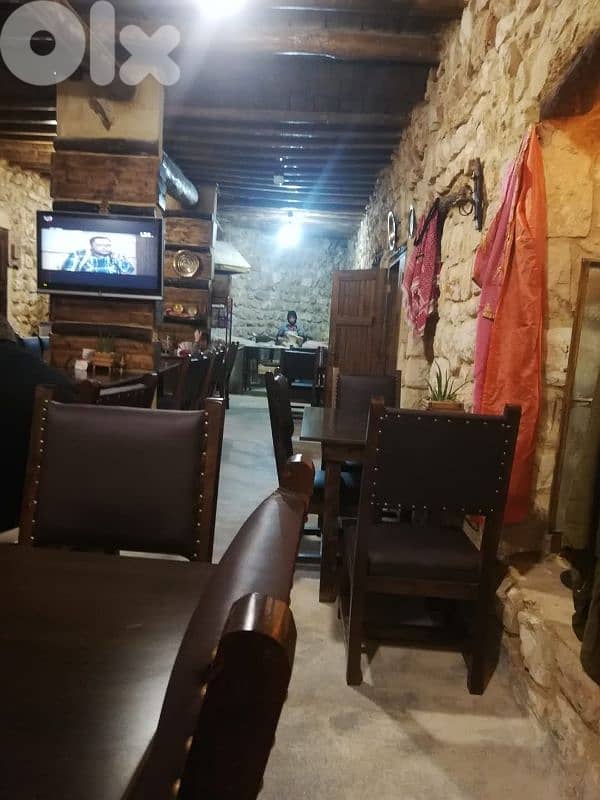 كراسي خشب زين وجلدية وطاولات مطاعم 3