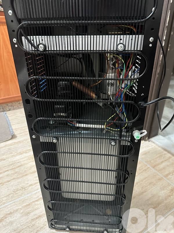 مبرد للمياه شبه جديد 1