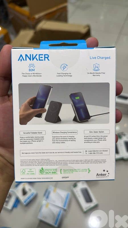 Anker 622 MagGo power bank (5,000mah,7.5w) with foldable stand 1