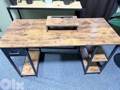 desk computer - مكتب لقطة