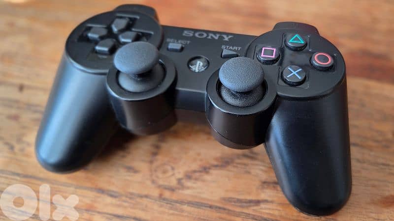 PlayStation PS3 used مع مسكتين جداد وكل غراضا مهكرة وعليها كل الالعاب 1