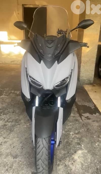 Yamaha Xmax 2022 - 300cc company saurce itani