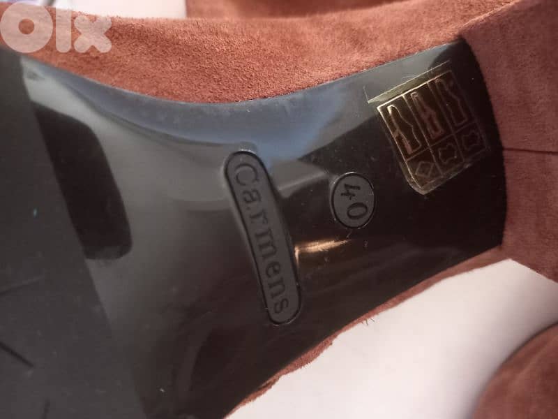 channel and carmens boots size 40 5