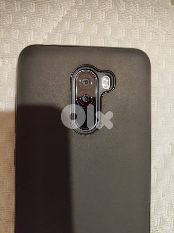 xiaomi pocophone F1 4