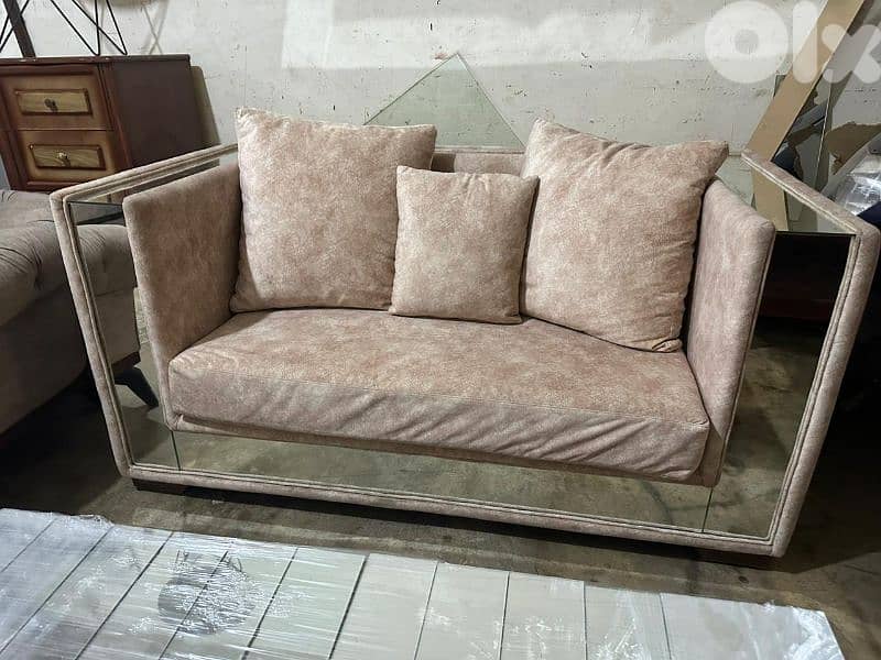 طقم كنبايات خشب بوندي اسفنج إكسترا قماش نبك تركي شبه جديد مع طاولة 8