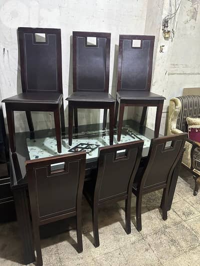 اوضة سفرة مودرن ست كراسي كتير مرتبة ونظيفة