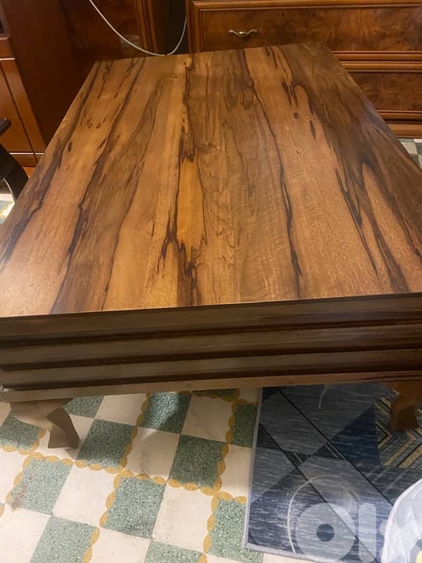 ‏طاولة نص 1