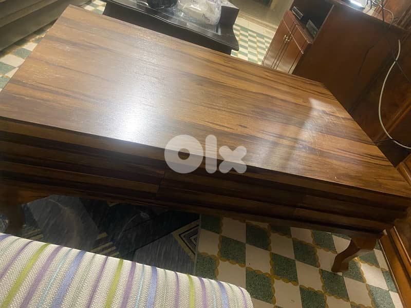 ‏طاولة نص 4