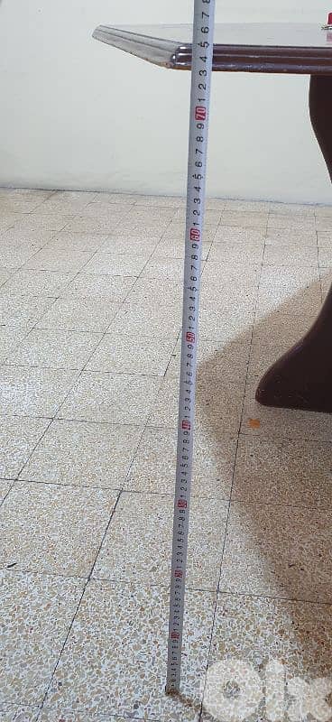 طاولة  بني خشب  عتيق  مرتبة  وثقيل وزن ٣٠ كيلو بيروت ٣٠ دولار ٠٣٧٢٣٨٩٥ 5