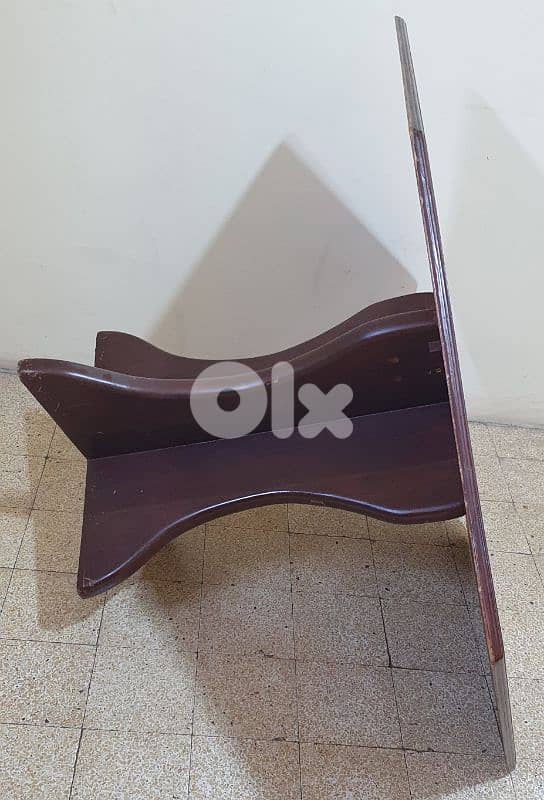 طاولة  بني خشب  عتيق  مرتبة  وثقيل وزن ٣٠ كيلو بيروت ٣٠ دولار ٠٣٧٢٣٨٩٥ 11