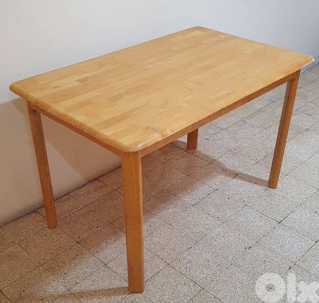 طاولة  خشب ٢٠  كيلو طول ١٢٠ و عرض ٧٥ وارتفاع ٧٥ عتيق مرتبة وثقيل بيروت 1