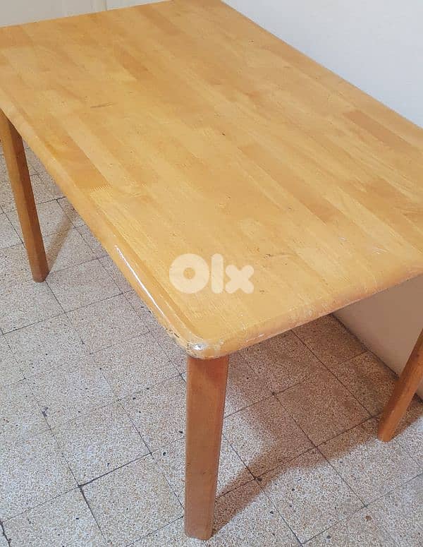 طاولة  خشب ٢٠  كيلو طول ١٢٠ و عرض ٧٥ وارتفاع ٧٥ عتيق مرتبة وثقيل بيروت 3