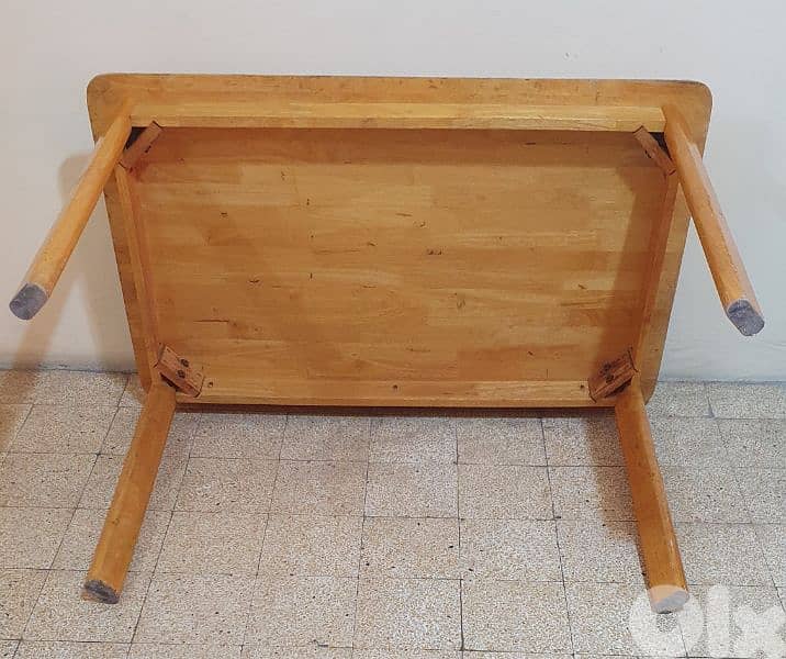 طاولة  خشب ٢٠  كيلو طول ١٢٠ و عرض ٧٥ وارتفاع ٧٥ عتيق مرتبة وثقيل بيروت 8