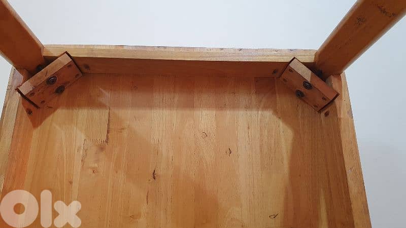 طاولة  خشب ٢٠  كيلو طول ١٢٠ و عرض ٧٥ وارتفاع ٧٥ عتيق مرتبة وثقيل بيروت 14