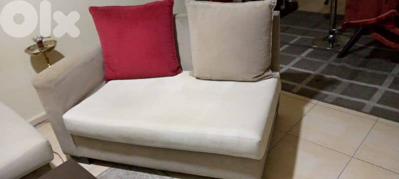 للبيع صالون مع طاولة ب ٤٠٠ دولار 1