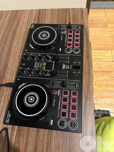 DDJ-200