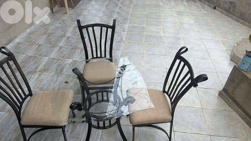 metalic tbl and chairs  طاولة و كراسي فيرفورجيه 1