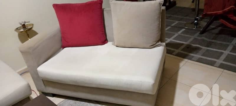 3 sofas and a table 2