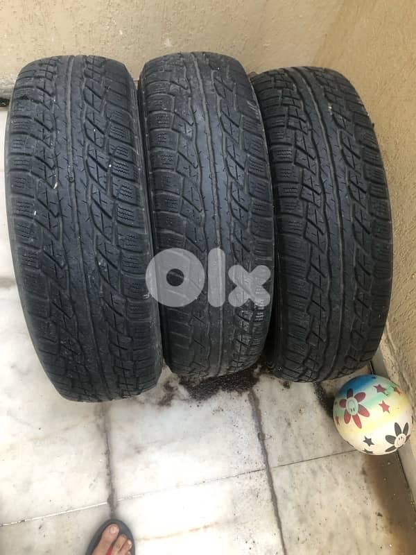 3دواليب دنلوب ياباني بحالةجيدة ١٦/٧٠/٢١٥ 1