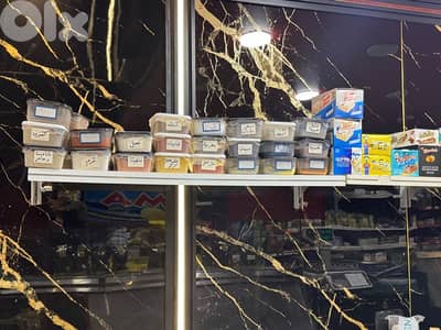 عدة سوبر ماركت كاملة مستعملة ٦ اشهر  بس (6000$) الهاتف 78831138